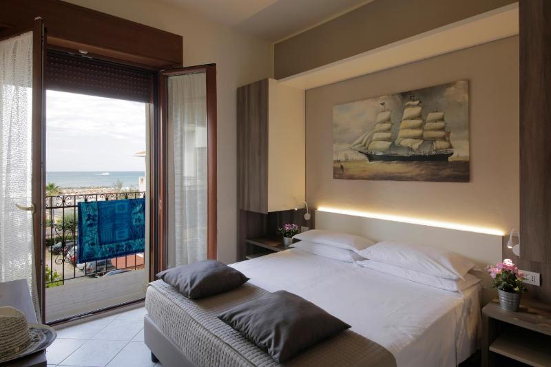 Double or Twin Room with Sea View image 1