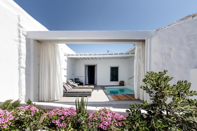 Blanc Pool Suite image 1