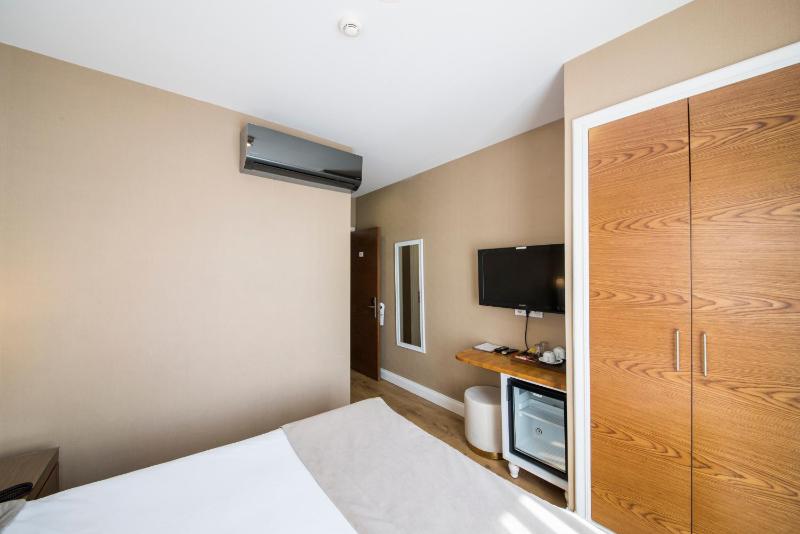 Two Connecting Double Rooms image 2