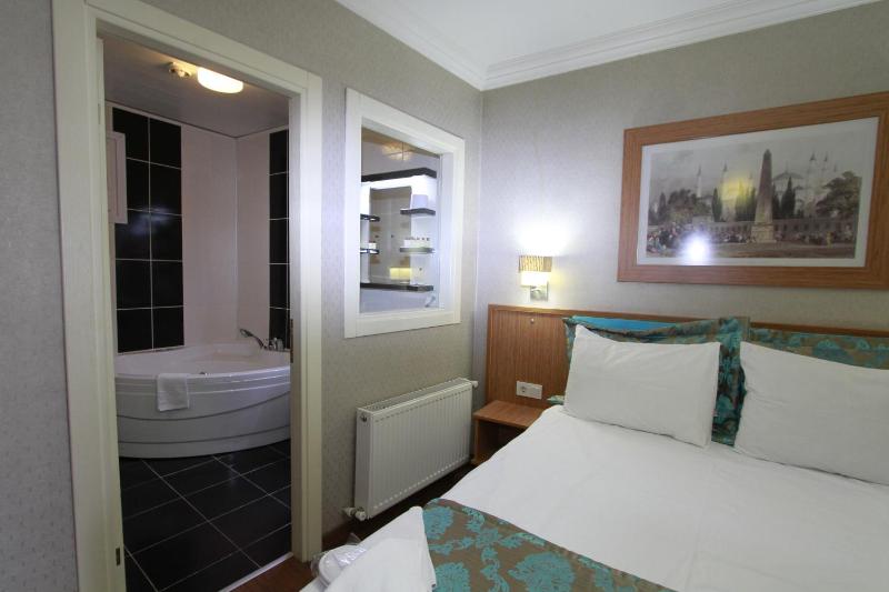 Family Connecting Rooms image 3