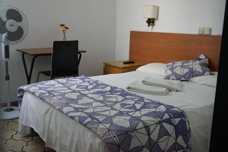 Double Room with Shared Bathroom image 2