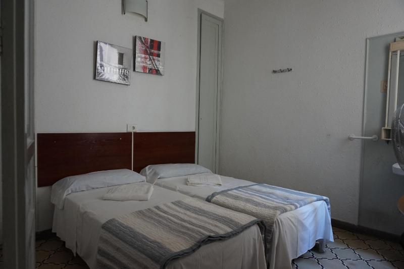 Hostal Sant Carlo - image 6