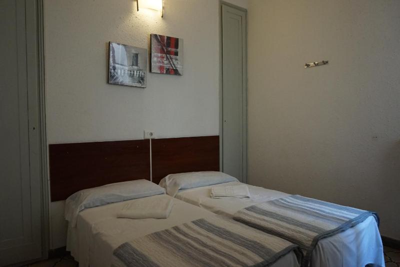 Hostal Sant Carlo - image 9