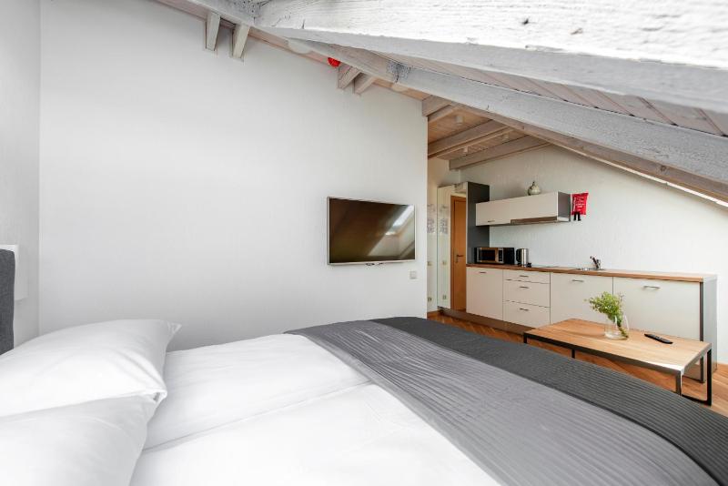 Piano Apartments - image 11