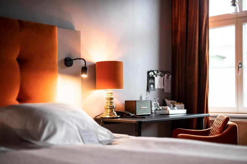 Large Double Room image 3