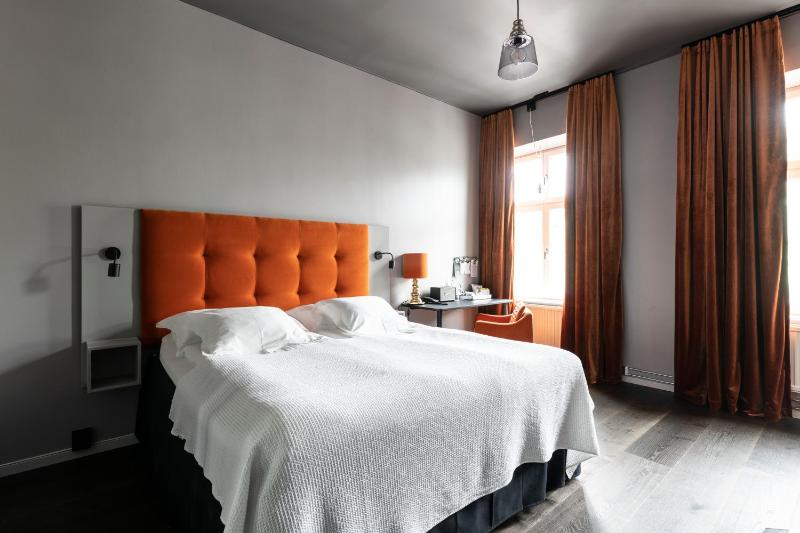 Large Double Room image 4