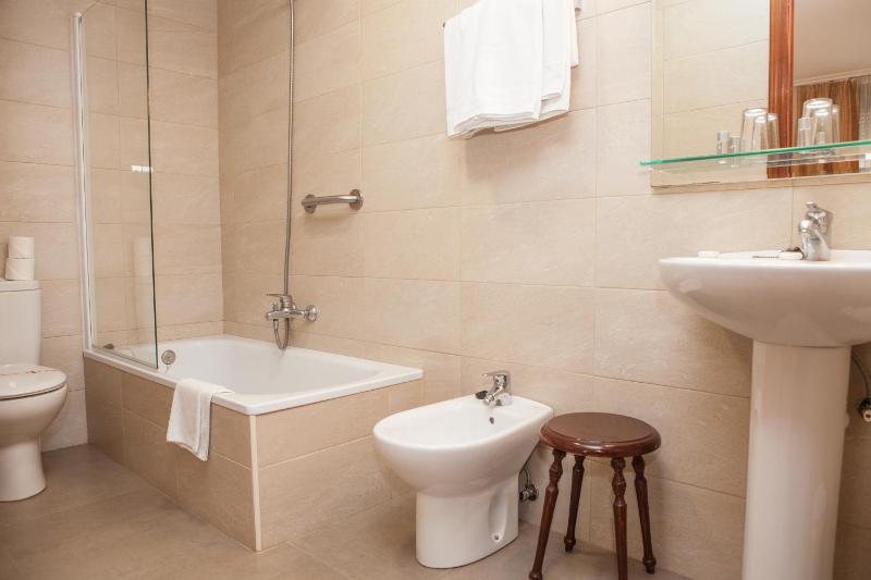 Triple Room image 3