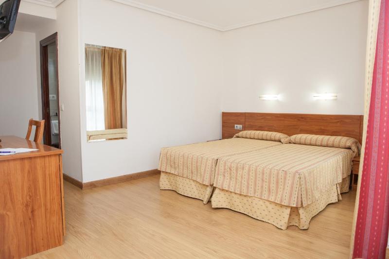 Double or Twin Room image 2