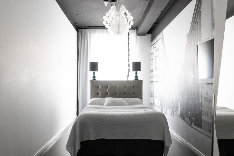 Large Single Room (140 cm bed) image 4