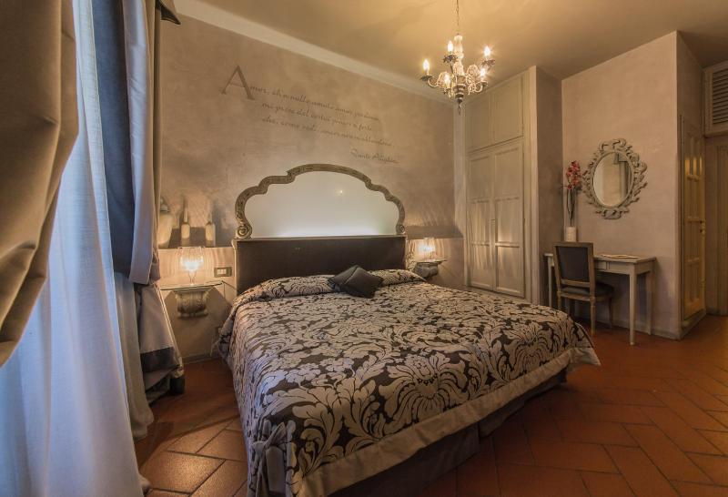 Classic Double or Twin Room image 4