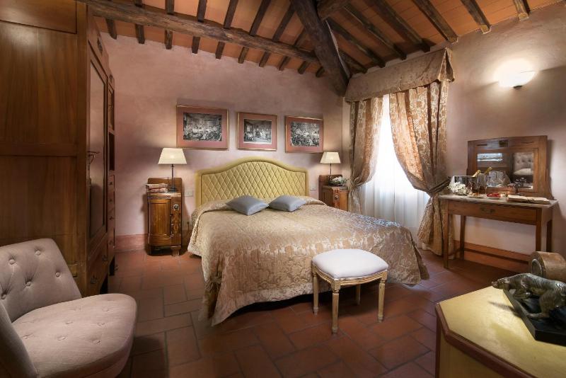 Classic Double or Twin Room image 4