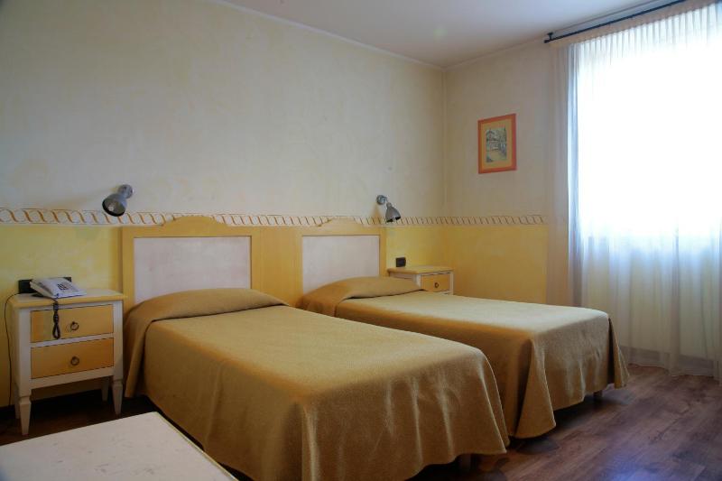 Double or Twin Room with Lake View image 4