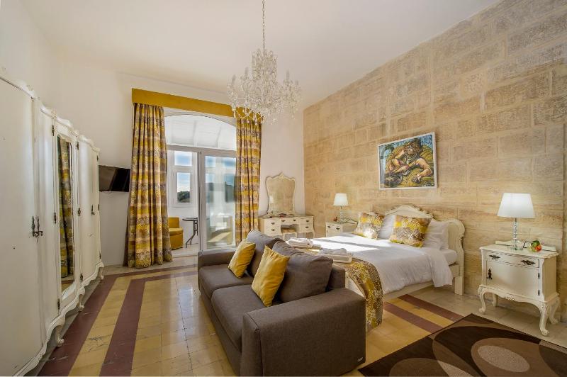 Classic Family Room image 2