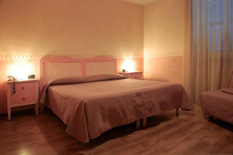 Triple Room with Lake View image 4