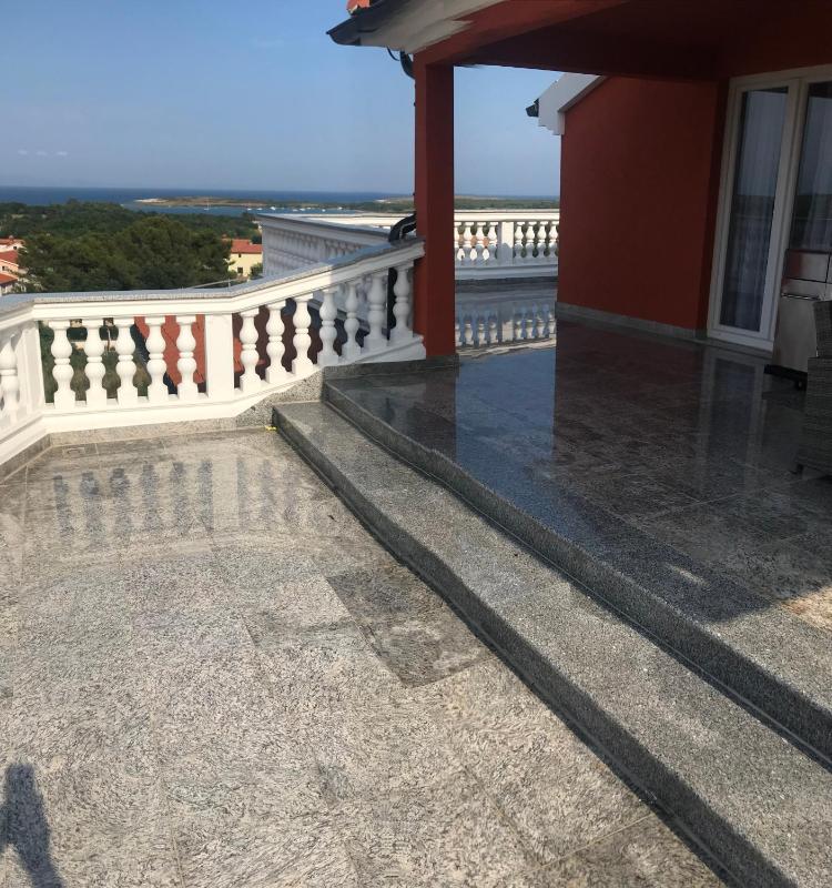 Apartment with Sea View image 2