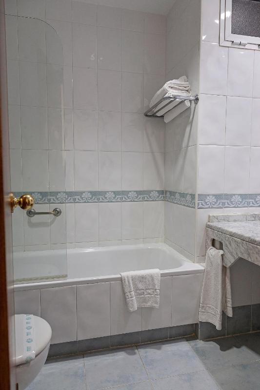 Superior Triple Room image 3
