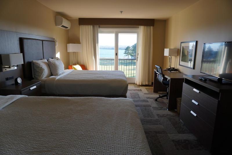 Double Room with Balcony and Sea View image 3
