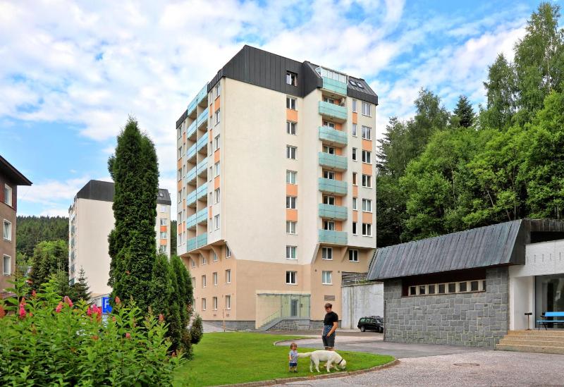 Apartment with Mountain View image 4