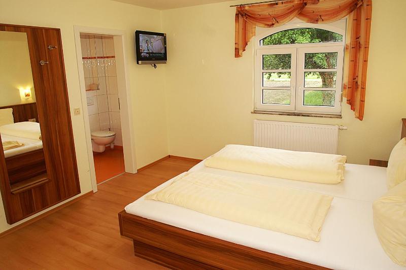 Double Room image 3