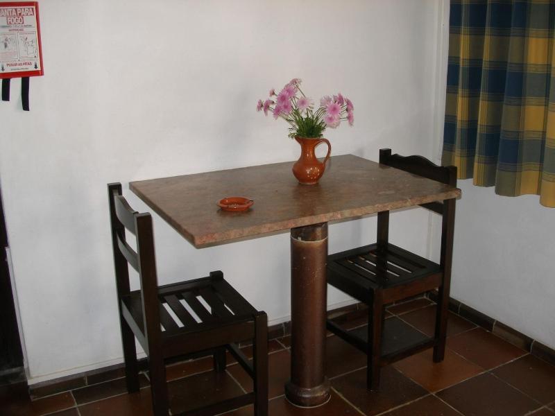 Studio with Twin Beds image 4
