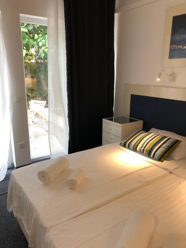 Twin Room with Terrace image 2