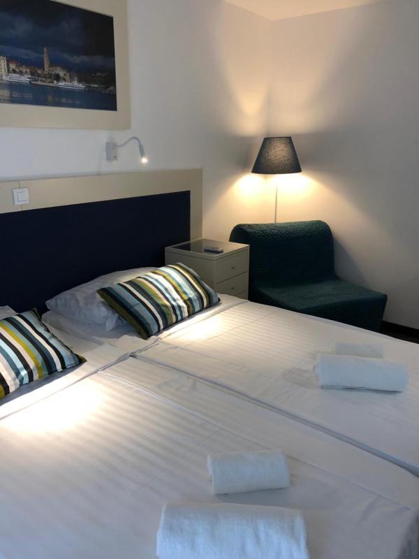 Twin Room with Terrace image 3