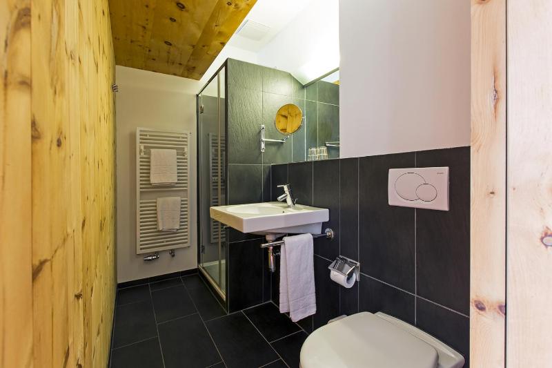 Standard Double Room image 4