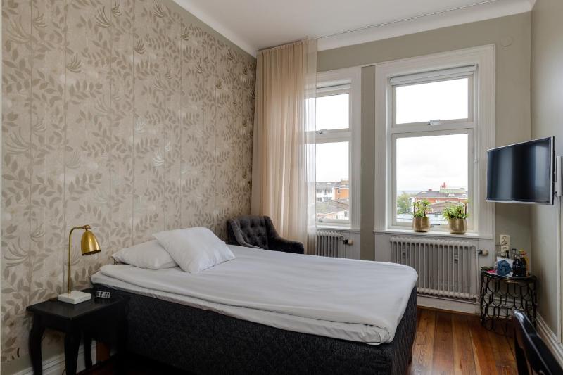 Standard Single Room image 3