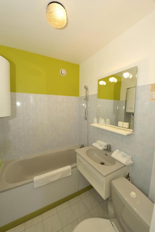 Classic Double or Twin Room image 3