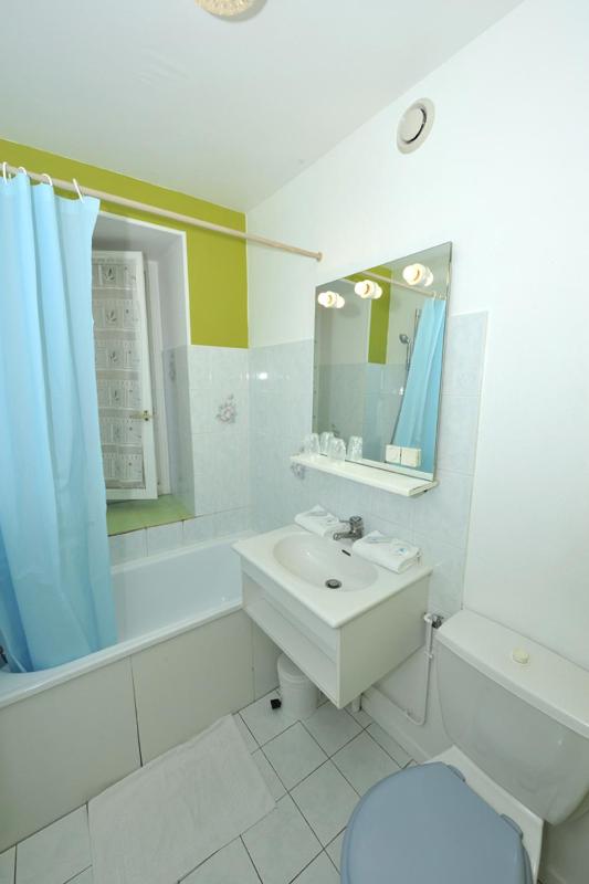 Standard Double or Twin Room image 3