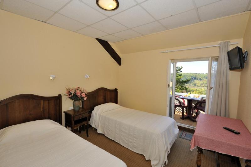 Superior Double or Twin Room image 4