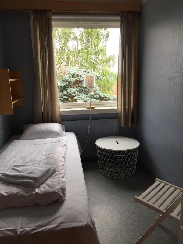 Single Room with Shared Bathroom image 1