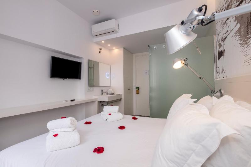 Small Double Room with Terrace image 4