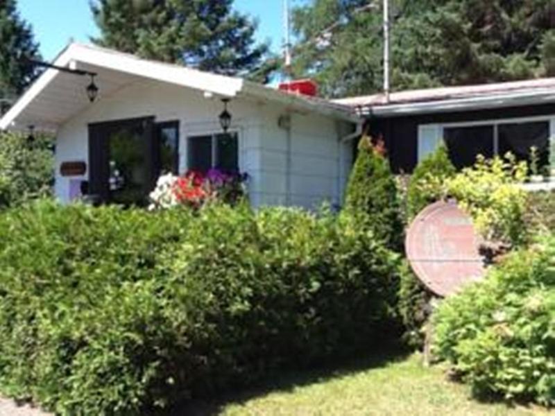 Auberge Mountain View Inn - image 35