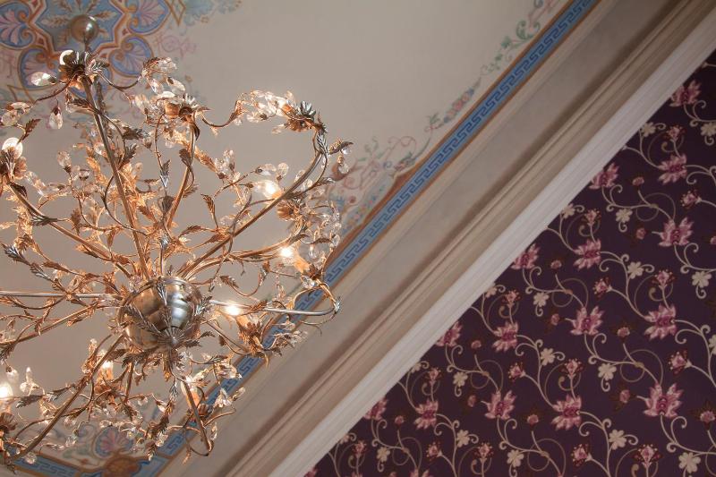 One-Bedroom Suite with Sofa Bed image 3