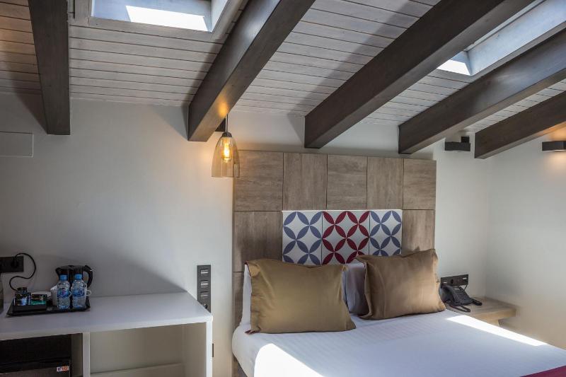 Deluxe Room (1 or 2 adults) image 4