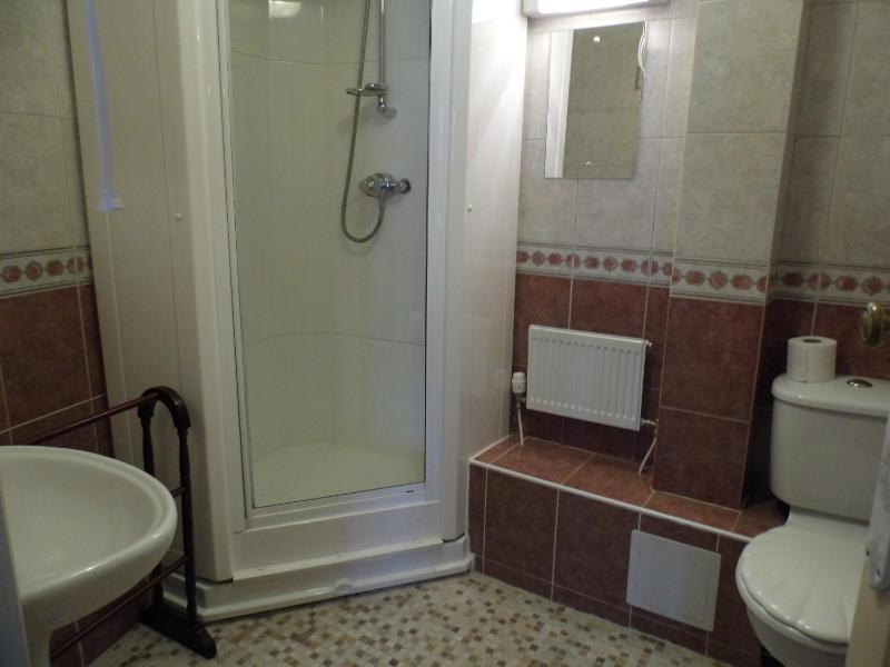 Triple Room with Shower image 1