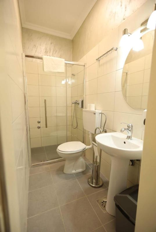 Deluxe Quadruple Room image 2