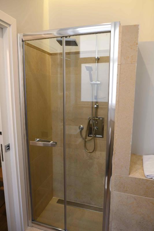 Economy Double Room image 3