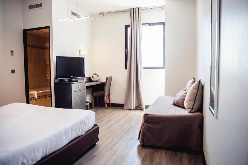 Quadruple Room image 3