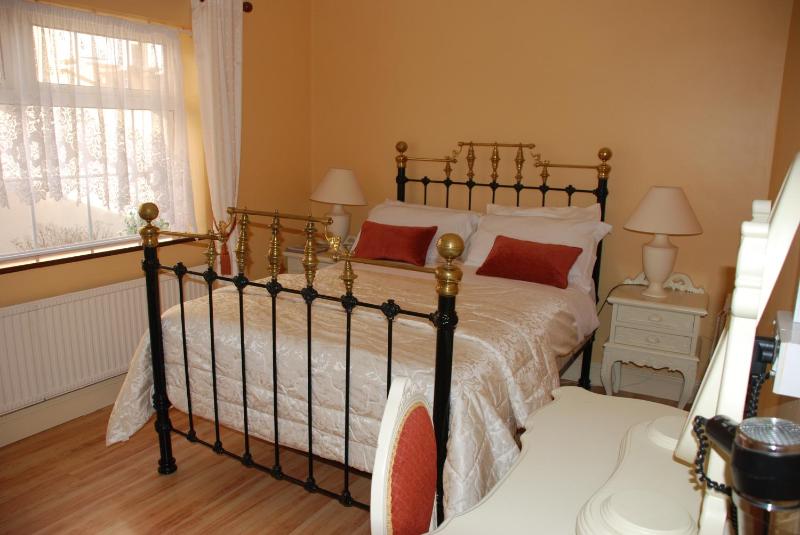 Small Double Room image 2