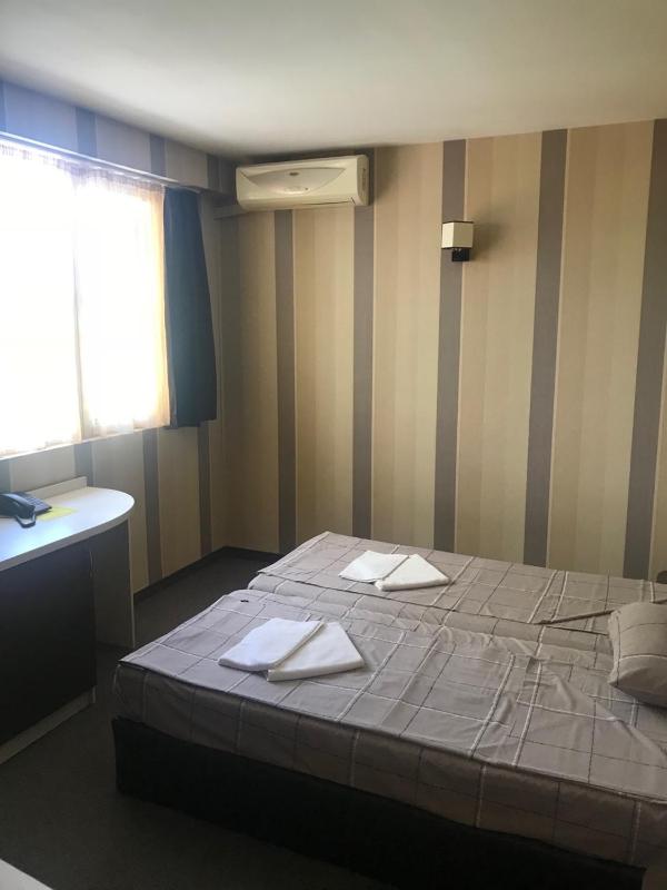 Double or Twin Room image 4