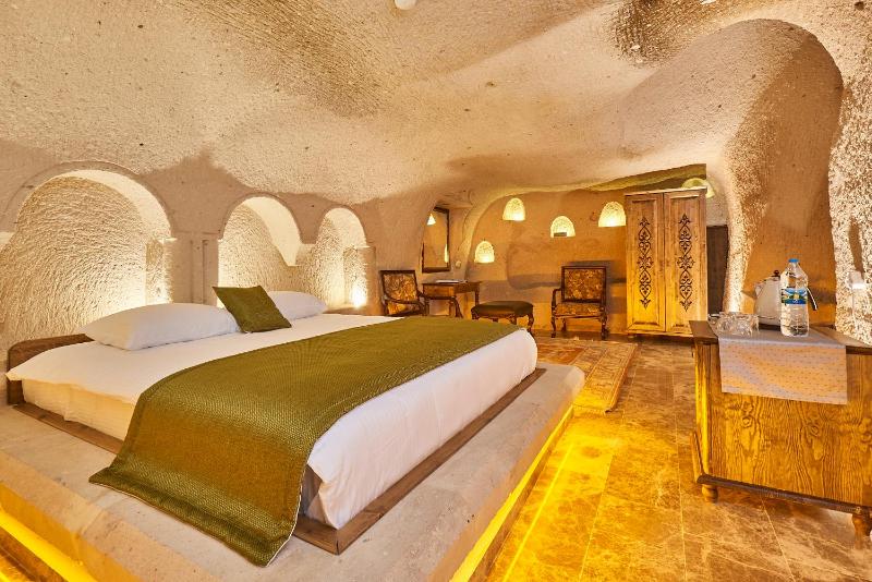 Superior Cave Room image 4