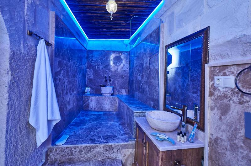 Superior Cave Room image 2