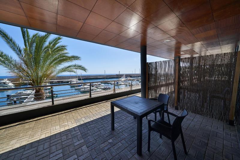Standard Twin Room with Sea View image 2