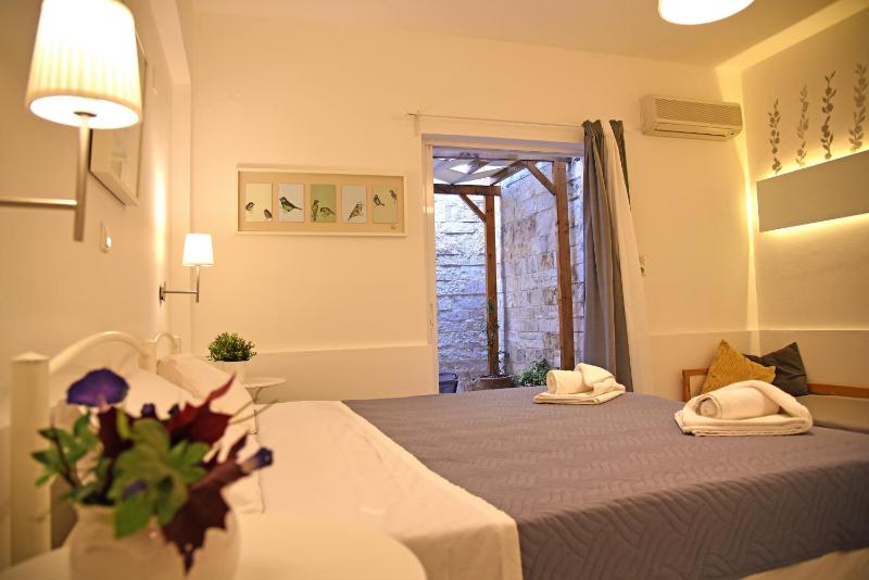 Castello Apartments - image 9