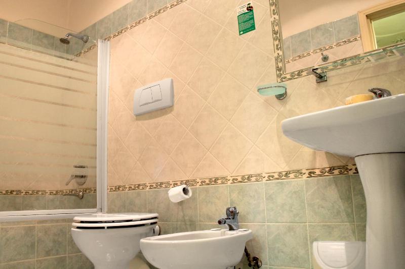 Double or Twin Room image 3