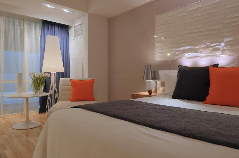 King Room with City View - Non-Smoking image 3