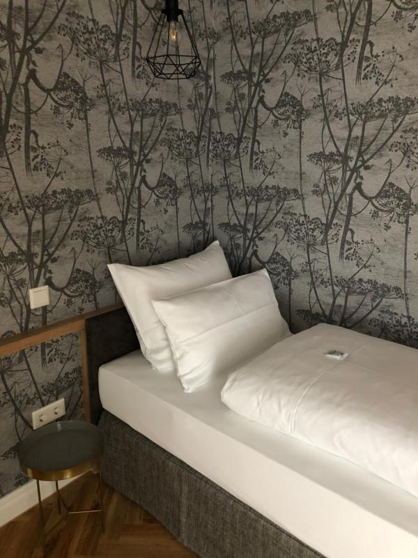 Single Room image 3