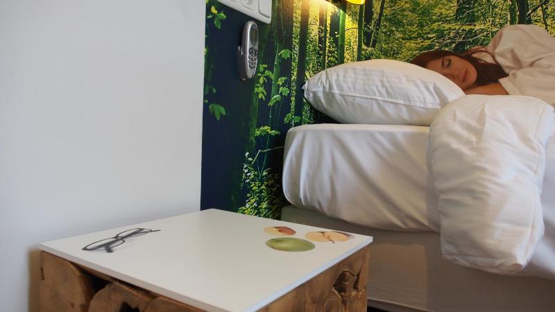 Deluxe Single Room with Balcony image 4